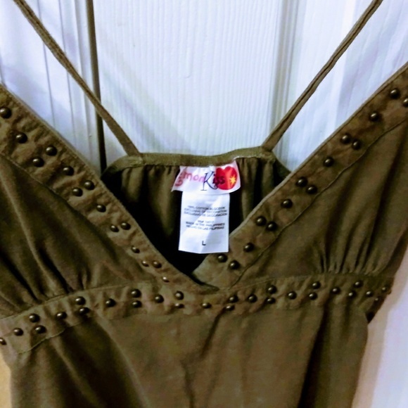 V-neck Olive green tank top. - Picture 3 of 4